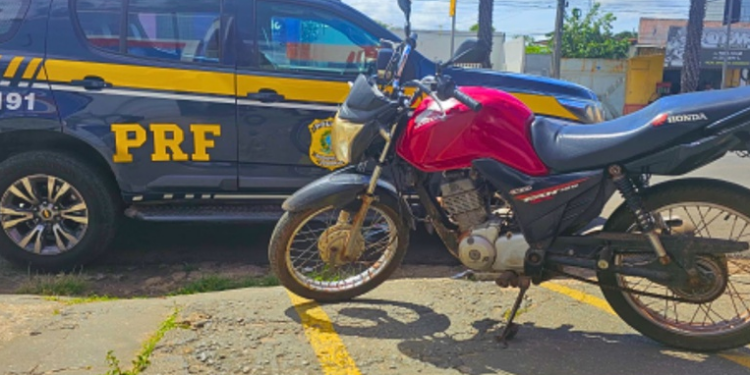 PRF recupera duas motocicletas roubadas durante fiscalizações na BR-316 em Timon (MA)