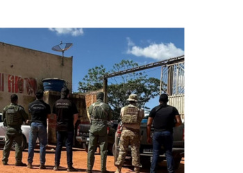 PF prende cinco pessoas e apreende 1.900 litros de combustível contrabandeado em Guajará-Mirim/RO