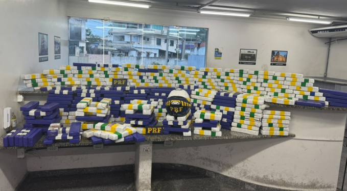 Fiscalização da PRF resulta na apreensão de mais de 200 quilos de droga no Norte Fluminense