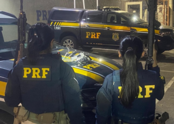 PRF apreende simulacro de arma de fogo e recupera celular roubado durante fiscalização na Zona Norte do Rio