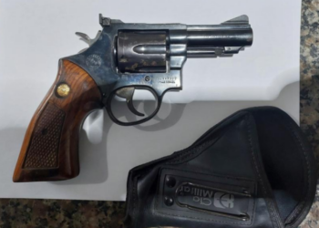 Homem é conduzido à delegacia após arma ser encontrada em bagagem no Aeroporto de Cacoal