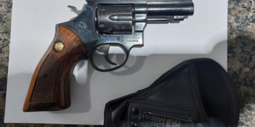Homem é conduzido à delegacia após arma ser encontrada em bagagem no Aeroporto de Cacoal