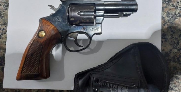 Homem é conduzido à delegacia após arma ser encontrada em bagagem no Aeroporto de Cacoal