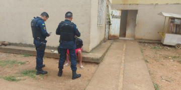 Policiais do 5º BPM prendem suspeito com 15 porções de droga durante ação no Residencial Orgulho do Madeira