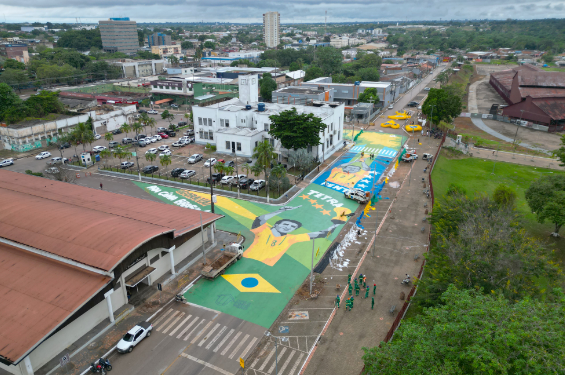 Espírito da Copa do Mundo transforma o coração do comércio no centro da capital