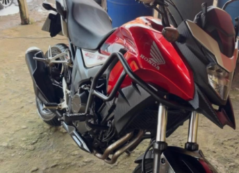 Criminosos armados invadem residência, mantêm família sob ameaça e roubam motocicleta na zona leste de Porto Velho