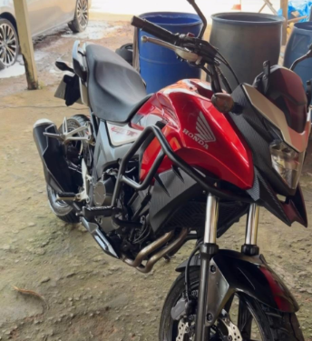 Criminosos armados invadem residência, mantêm família sob ameaça e roubam motocicleta na zona leste de Porto Velho