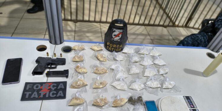 FORÇA TÁTICA: Dupla é presa com droga e arma de fogo na zona sul