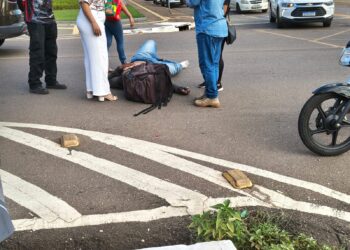 Grave acidente de trânsito entre moto e carro no cruzamento da Sete de Setembro com a João Goulart