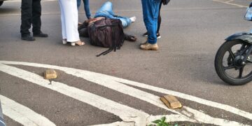 Grave acidente de trânsito entre moto e carro no cruzamento da Sete de Setembro com a João Goulart