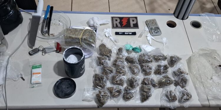 BPTAR conduz quatro suspeitos após denúncia de boca de fumo na zona sul de Porto Velho