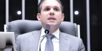 Motta condiciona votação sobre combustíveis à retirada de urgência de projeto da redução de jornada