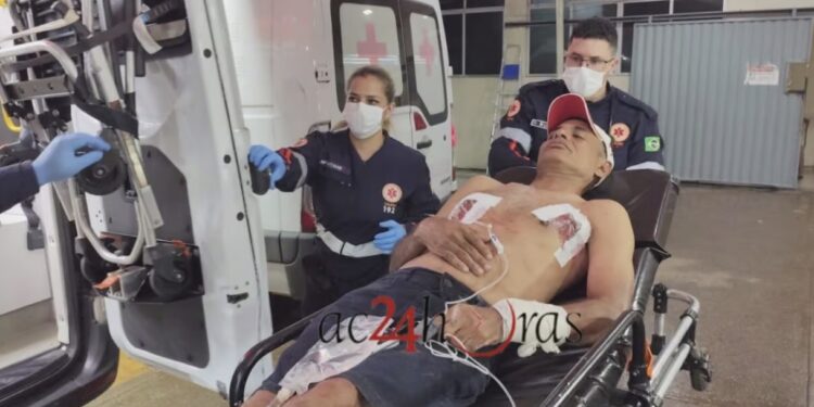 Homem invade residência e fere morador a golpes de faca enquanto dormia