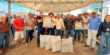 Emenda de Alex Redano garante entrega de condicionadores de solo para produtores rurais de Buritis