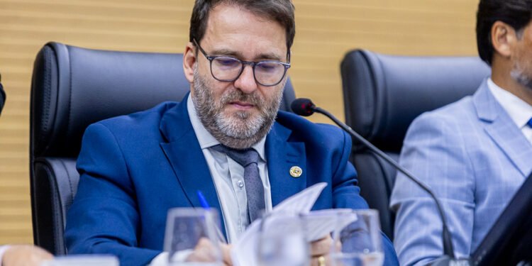 Deputado Alex Redano solicita nova operação tapa-buracos e reforço da sinalização na RO-459