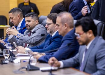 Assembleia aprova PEC que garante acúmulo de cargos para policiais e bombeiros militares