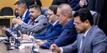 Assembleia aprova PEC que garante acúmulo de cargos para policiais e bombeiros militares
