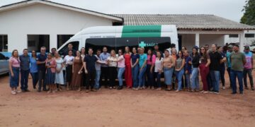 Ieda Chaves participa da entrega de van de R$ 300 mil e reforça a saúde de Primavera de Rondônia