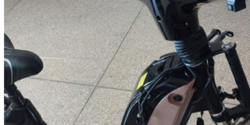 POLÍCIA MILITAR APREENDE ADOLESCENTES COM DROGA E RECUPERA BICICLETA ELÉTRICA FURTADA