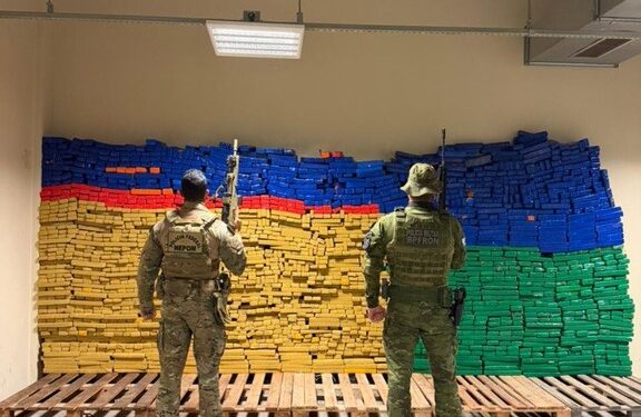 PF e BPFron fazem apreensão de 2.175 kg de maconha no Paraná