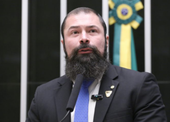 Comissão aprova projeto que garante prisão militar para PMs e bombeiros condenados