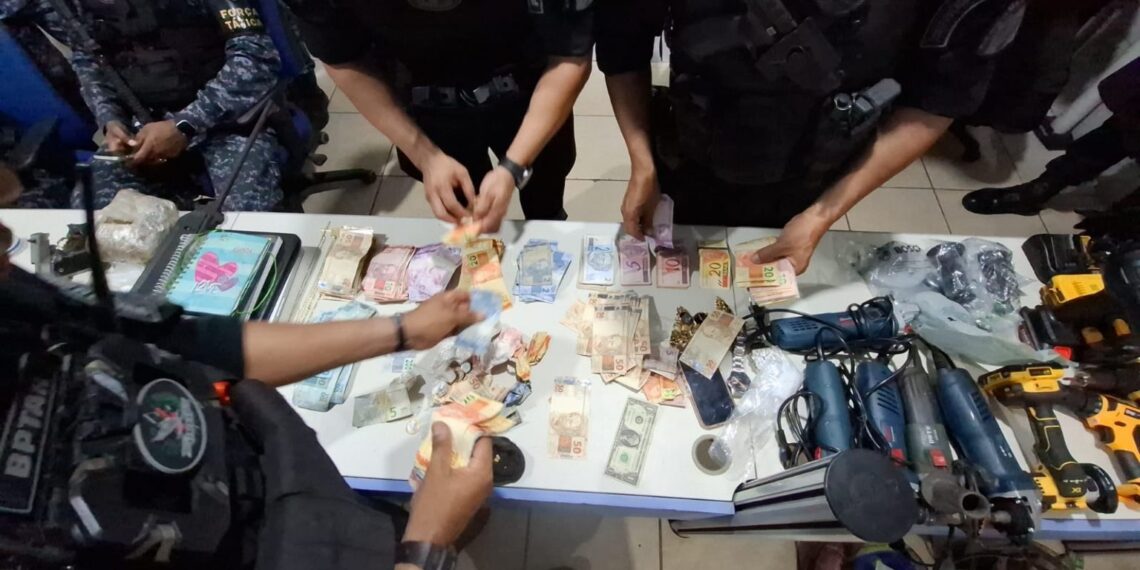 OPERAÇÃO MAXIMUS DESARTICULA PONTO DE TRÁFICO E APREENDE ARSENAL DE OBJETOS SUSPEITOS EM PORTO VELHO