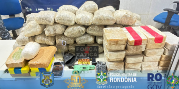 FORÇA TÁTICA APREENDE 82 QUILOS DE DROGAS, PISTOLA E MUNIÇÕES DURANTE A OPERAÇÃO CONTRA O CRIME ORGANIZADO.