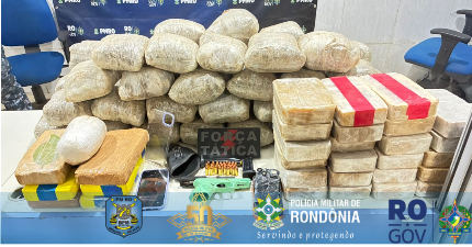 FORÇA TÁTICA APREENDE 82 QUILOS DE DROGAS, PISTOLA E MUNIÇÕES DURANTE A OPERAÇÃO CONTRA O CRIME ORGANIZADO.