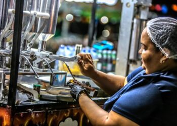 Rondônia demonstra dinamismo econômico com 2.398 vagas de empregos disponíveis na plataforma do governo do estado