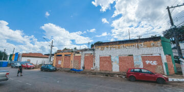 Imóvel abandonado será demolido após laudo da Defesa Civil em Porto Velho