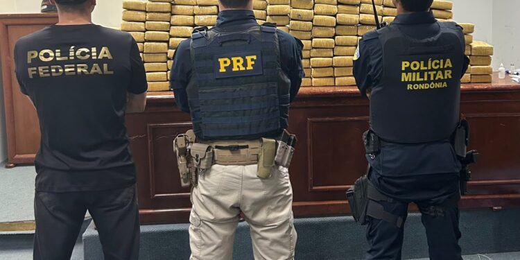 Ação conjunta entre PRF em Rondônia e PMRO resulta na apreensão de mais de 200 kg de drogas em São Miguel do Guaporé