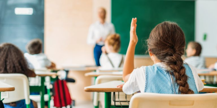 Sancionada lei que reajusta piso salarial dos professores da educação básica para R$ 5,1 mil