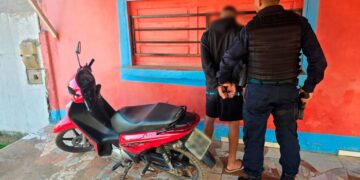 ADOLESCENTE É APREENDIDO PELA PM CONDUZINDO MOTOCICLETA FURTADA