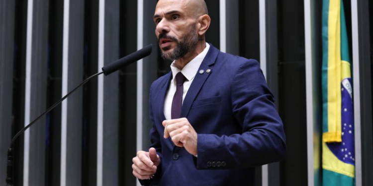 Comissão aprova pena específica para expulsão de moradores por facções criminosas