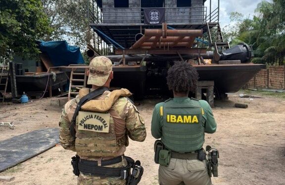 PF e IBAMA desarticulam estaleiro clandestino utilizado para apoio ao garimpo ilegal em Manaus