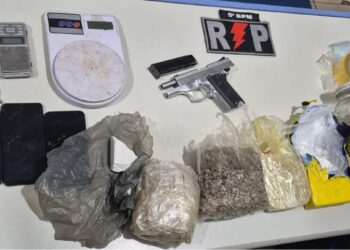 POLÍCIA APREENDE GRANDE QUANTIDADE DE DROGAS E ARMA DURANTE OPERAÇÃO NA ZONA LESTE DE PORTO VELHO