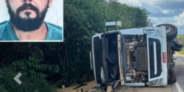 Caminhão carregado de soja tomba após passar pela ponte do rio Ávila; motorista morre