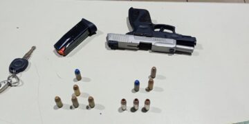 FORÇA TÁTICA: Após buscas em veículo trio é conduzido a central de polícia armado