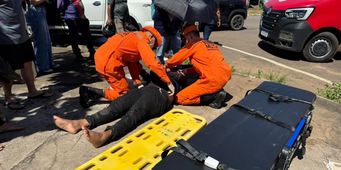 Motociclista é atingido de cheio por veículo