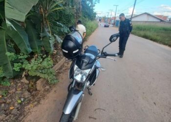 Homem é preso após confessar furto e ser flagrado realizando manobras perigosas com motocicleta em Ji-Paraná