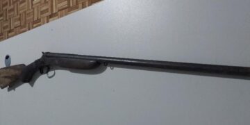 PMRO recupera materiais furtados e apreende armas após furto em associação de Nova Mamoré 