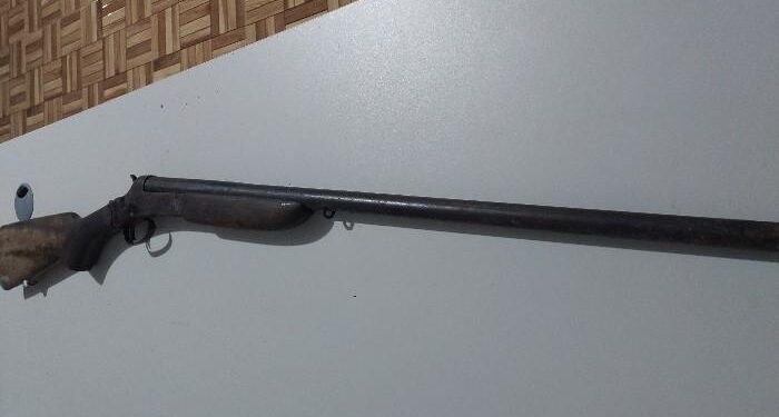 PMRO recupera materiais furtados e apreende armas após furto em associação de Nova Mamoré 