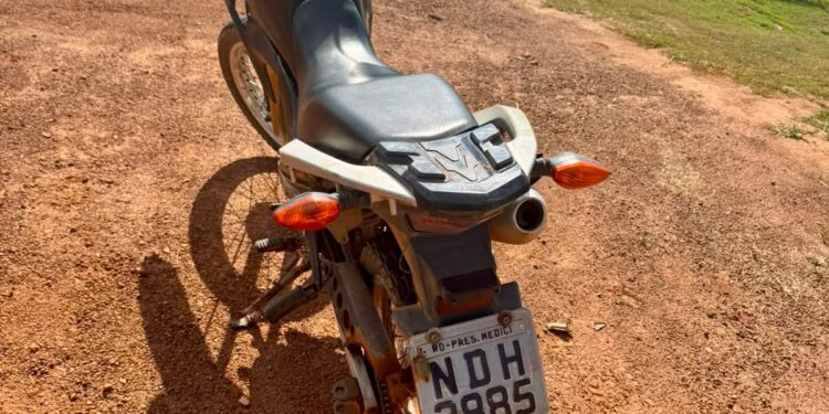 PMRO RECUPERA MOTOCICLETA ROUBADA E PRENDE DOIS HOMENS DURANTE A OPERAÇÃO BRASIL CONTRA O CRIME ORGANIZADO