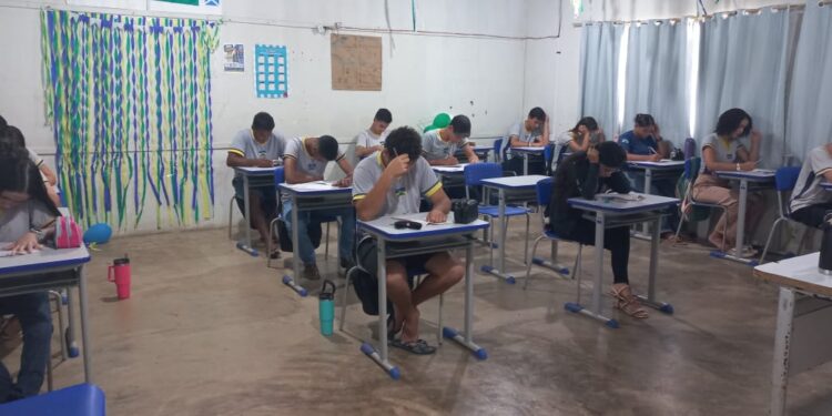 Estudantes do Ensino Médio atendidos pela Mediação Tecnológica participam do 1º Simulado Enem 2026