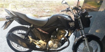 POLÍCIA MILITAR INTERCEPTA MOTOCICLETA APÓS FUGA E APREENDE VEÍCULO COM INDÍCIOS DE ADULTERAÇÃO EM CACOAL