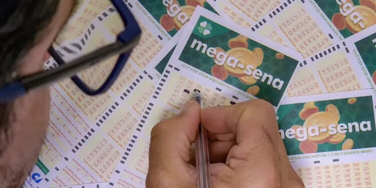 Mega-Sena acumula e prêmio principal vai para R$ 33 milhões