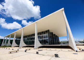 STF mantém ex-presidente Bolsonaro em prisão domiciliar
