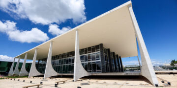 STF mantém ex-presidente Bolsonaro em prisão domiciliar