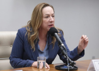 Comissão aprova projeto que obriga agressor a pagar por tornozeleira eletrônica
