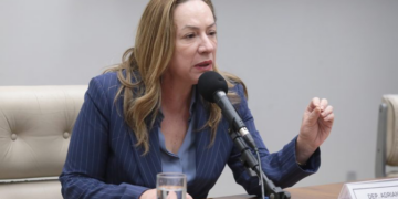 Comissão aprova projeto que obriga agressor a pagar por tornozeleira eletrônica